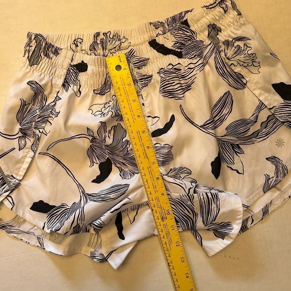 Athleta floral print athletic run shorts Sz-S. C1 - Picture 10 of 10